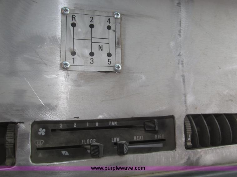 image for item F7289 1987 Mack MS250P truck cab and chassis