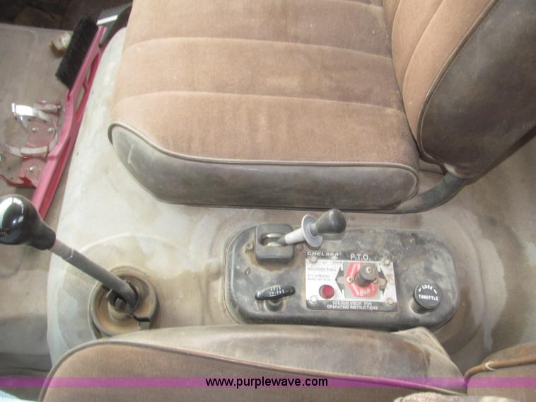 image for item F7289 1987 Mack MS250P truck cab and chassis