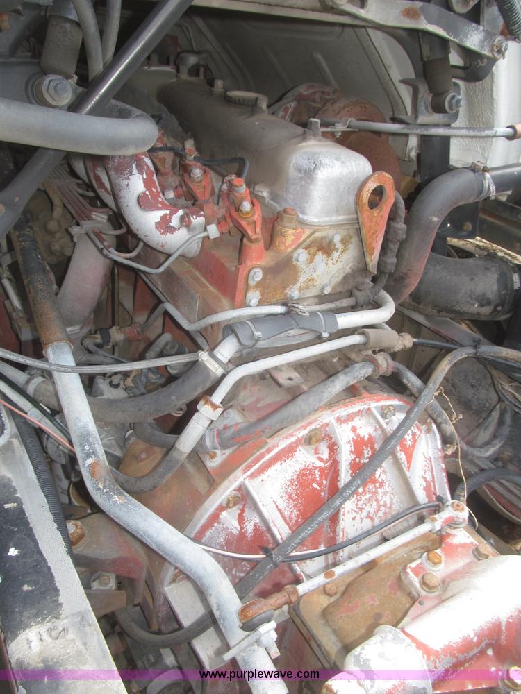 image for item F7289 1987 Mack MS250P truck cab and chassis