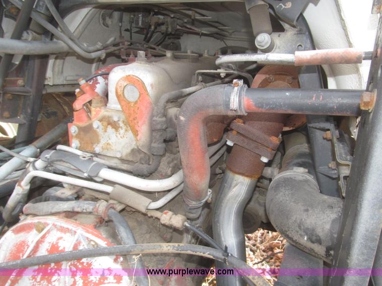 image for item F7289 1987 Mack MS250P truck cab and chassis