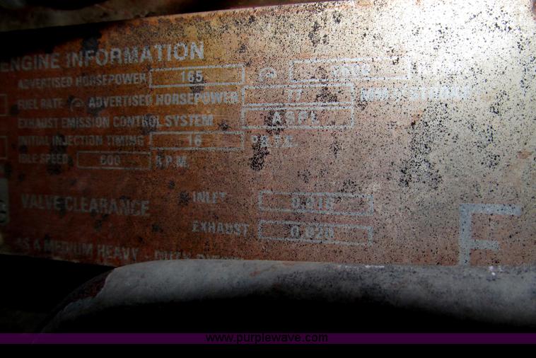 image for item F7289 1987 Mack MS250P truck cab and chassis