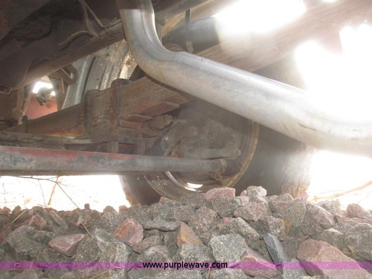 image for item F7289 1987 Mack MS250P truck cab and chassis