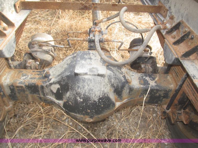 image for item F7289 1987 Mack MS250P truck cab and chassis