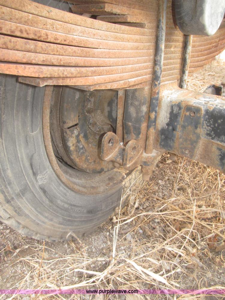 image for item F7289 1987 Mack MS250P truck cab and chassis