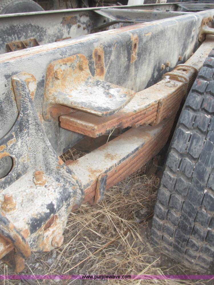 image for item F7289 1987 Mack MS250P truck cab and chassis