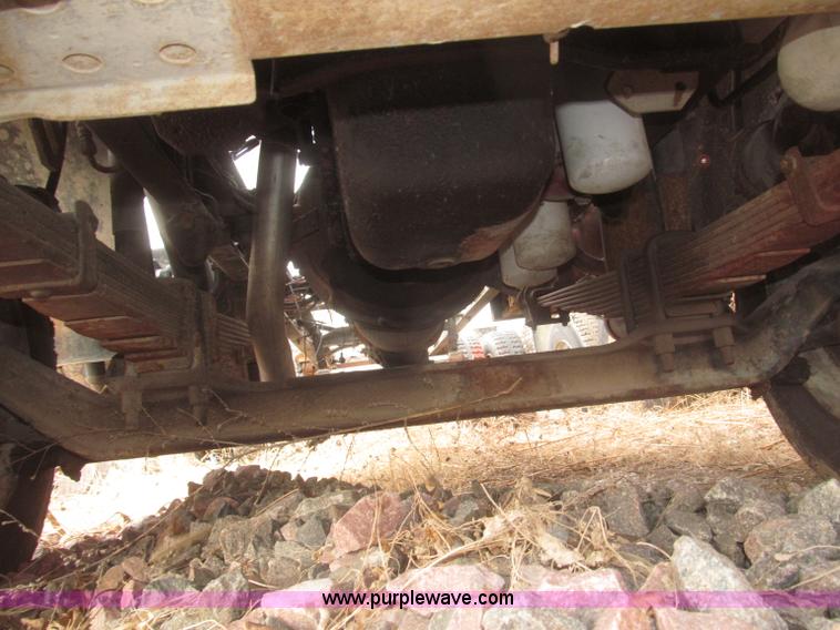 image for item F7289 1987 Mack MS250P truck cab and chassis