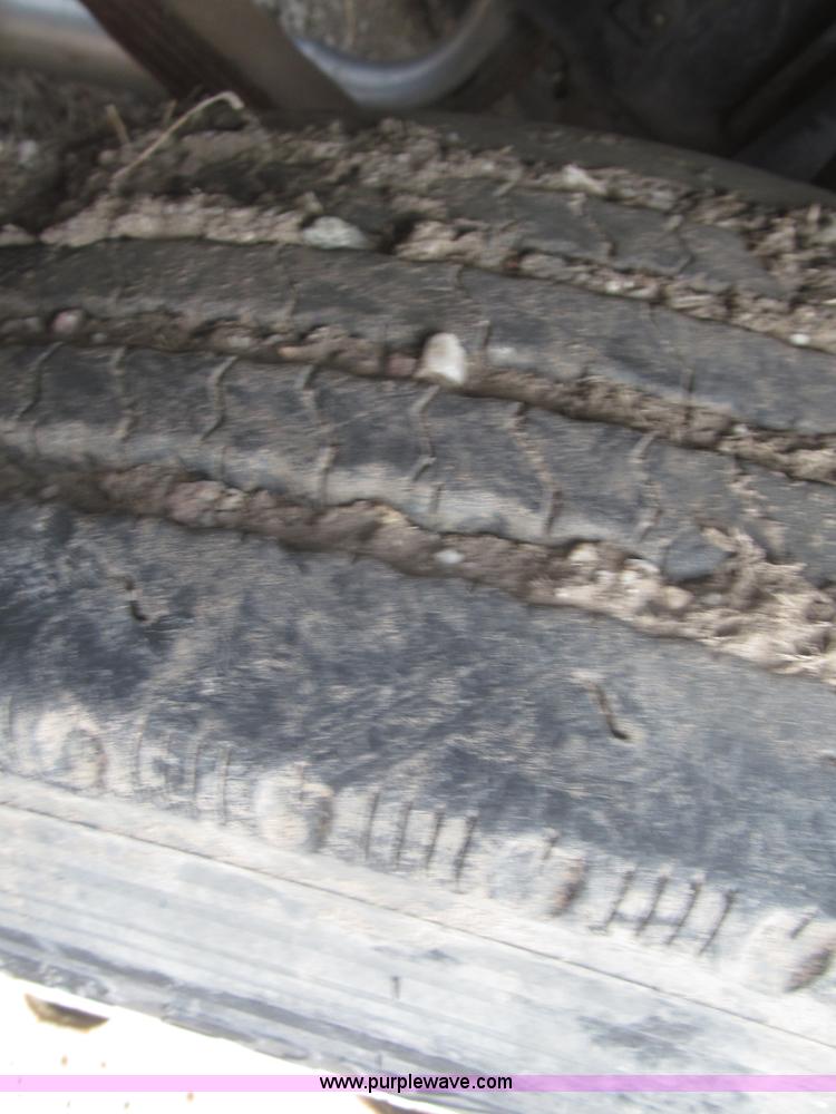 image for item F7289 1987 Mack MS250P truck cab and chassis