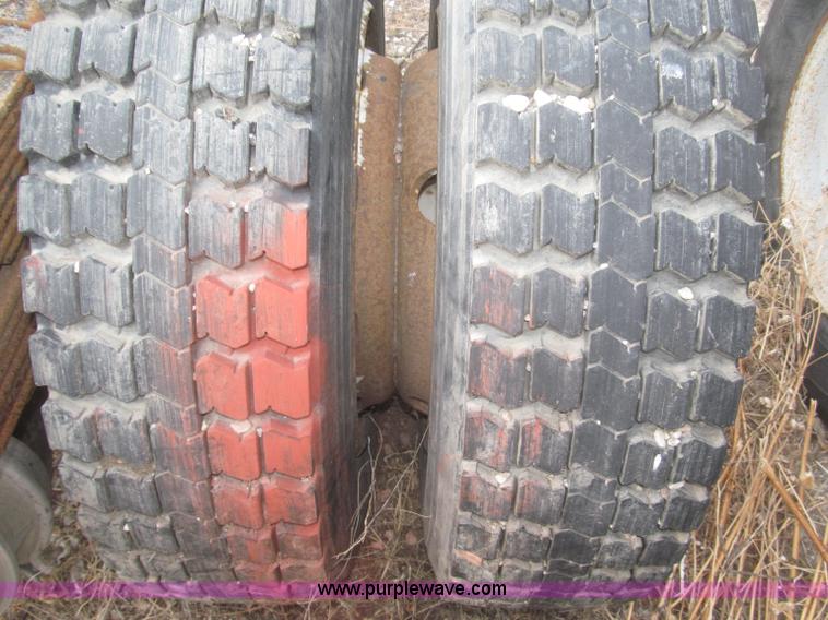 image for item F7289 1987 Mack MS250P truck cab and chassis