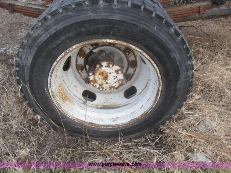 image for item F7289 1987 Mack MS250P truck cab and chassis