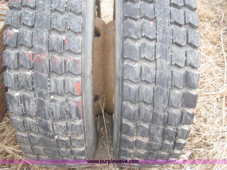 image for item F7289 1987 Mack MS250P truck cab and chassis