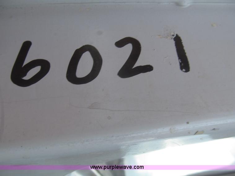 image for item F7289 1987 Mack MS250P truck cab and chassis