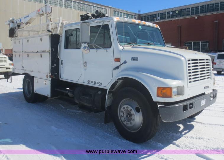 image for item F8198 2000 International 4700 Crew Cab service truck