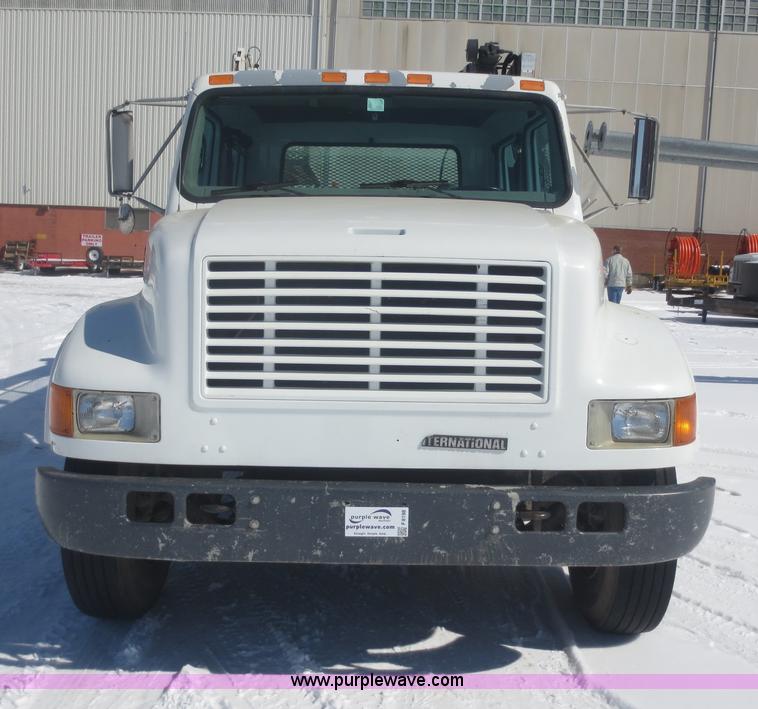 image for item F8198 2000 International 4700 Crew Cab service truck