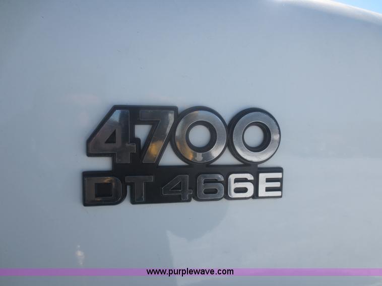 image for item F8198 2000 International 4700 Crew Cab service truck