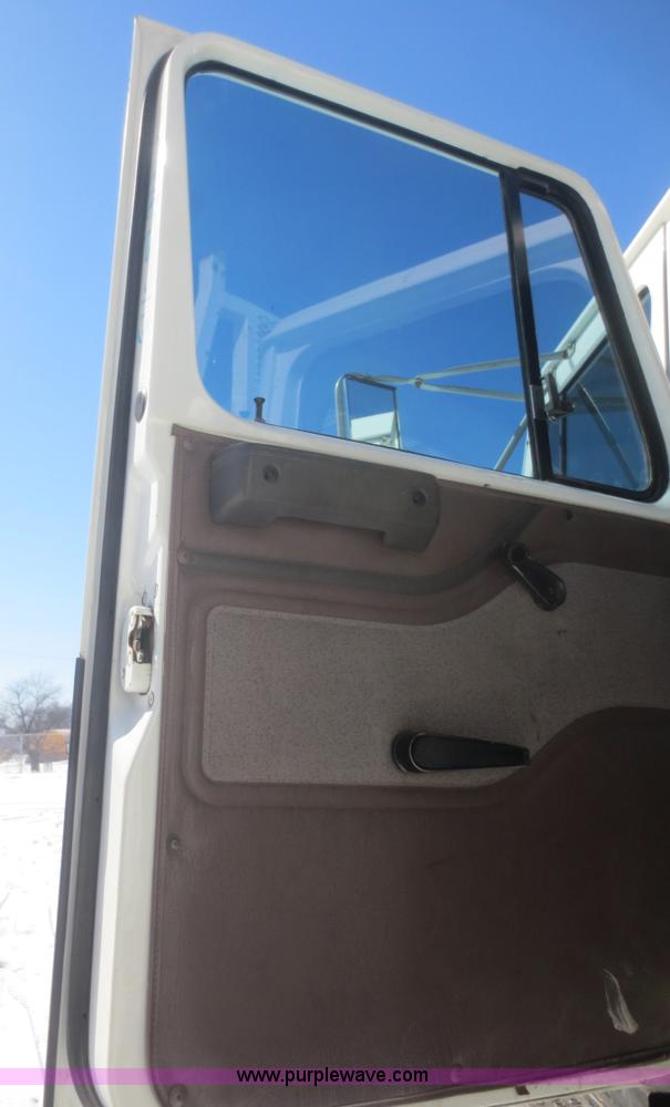 image for item F8198 2000 International 4700 Crew Cab service truck