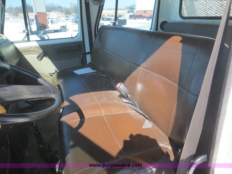 image for item F8198 2000 International 4700 Crew Cab service truck