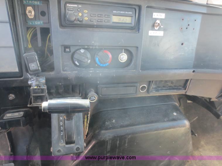 image for item F8198 2000 International 4700 Crew Cab service truck