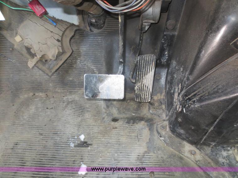 image for item F8198 2000 International 4700 Crew Cab service truck