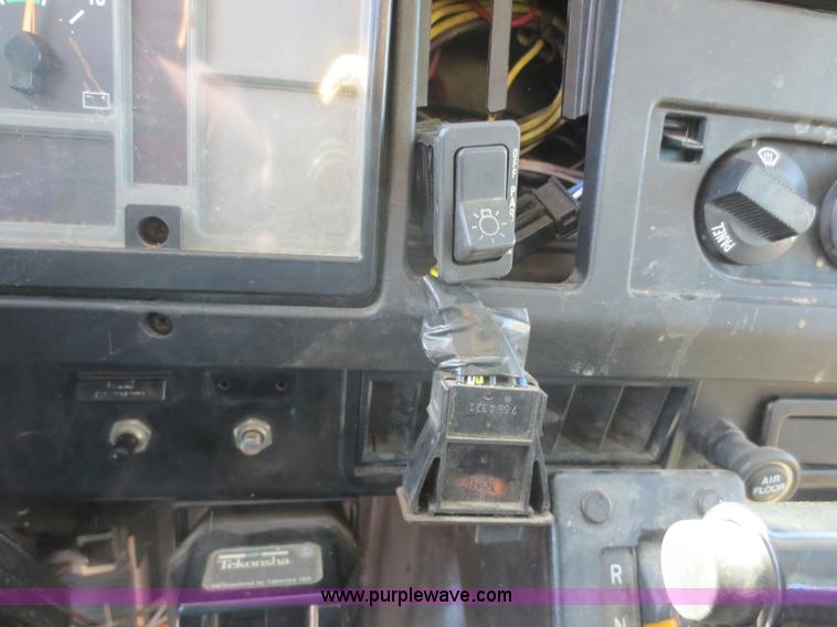 image for item F8198 2000 International 4700 Crew Cab service truck