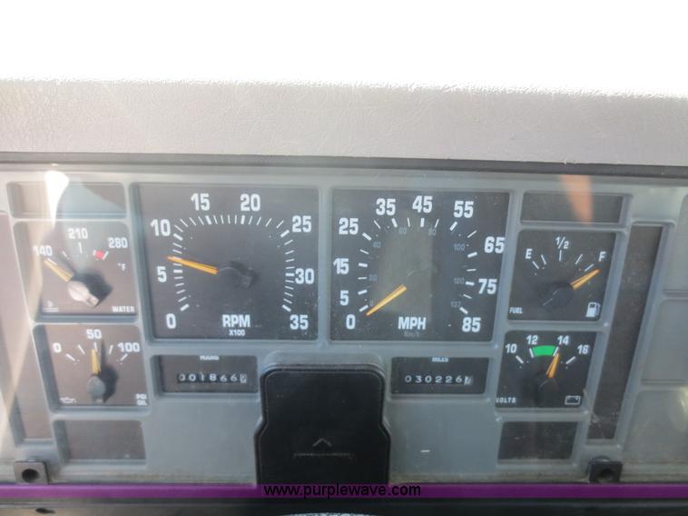 image for item F8198 2000 International 4700 Crew Cab service truck