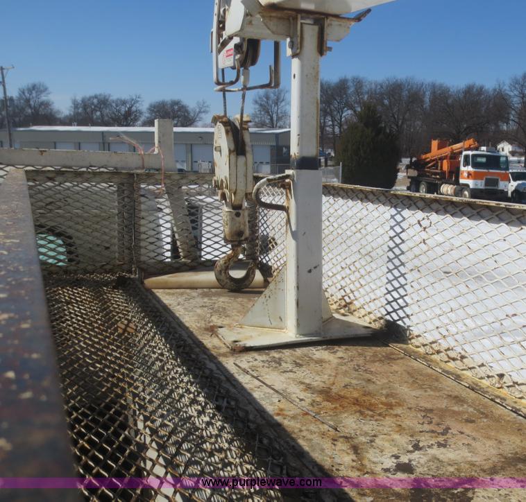 image for item F8198 2000 International 4700 Crew Cab service truck