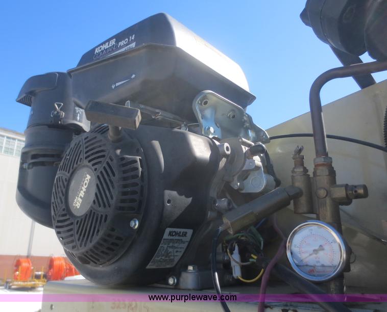 image for item F8198 2000 International 4700 Crew Cab service truck