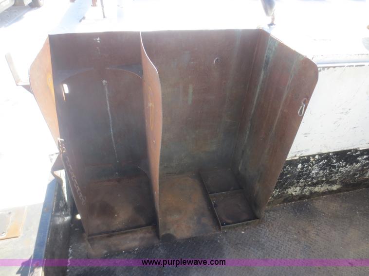 image for item F8198 2000 International 4700 Crew Cab service truck