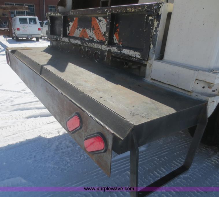 image for item F8198 2000 International 4700 Crew Cab service truck