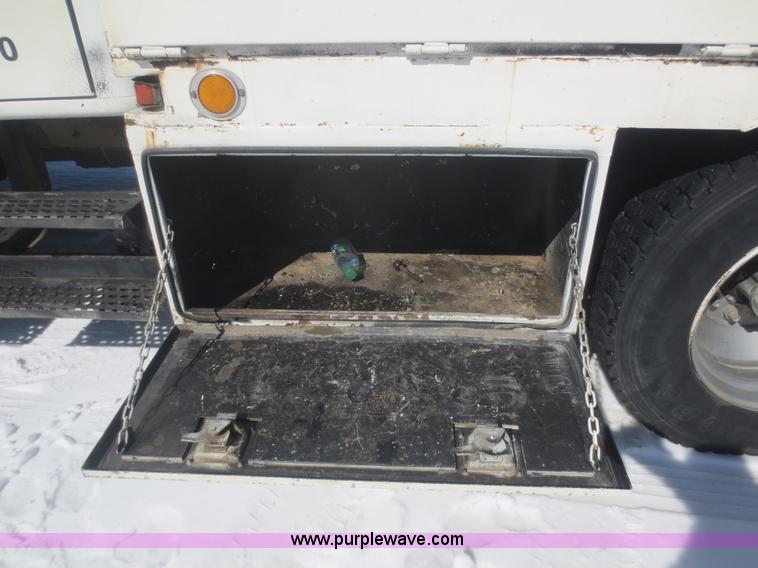 image for item F8198 2000 International 4700 Crew Cab service truck