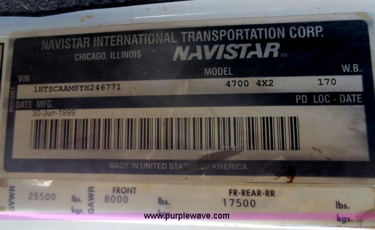 image for item F8198 2000 International 4700 Crew Cab service truck