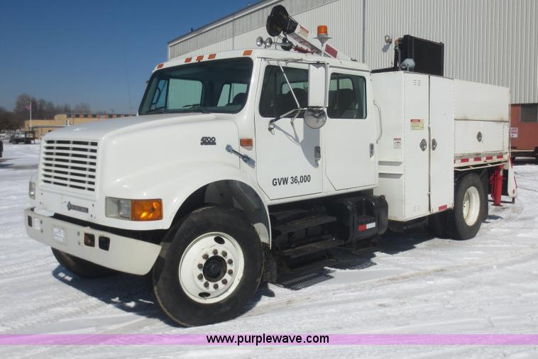 image for item F8199 2000 International 4700 Crew Cab service truck