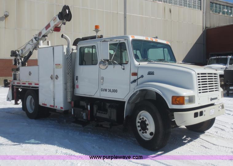 image for item F8199 2000 International 4700 Crew Cab service truck