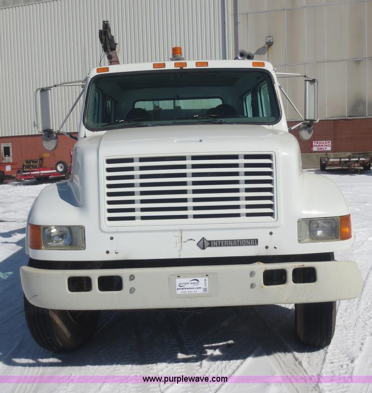 image for item F8199 2000 International 4700 Crew Cab service truck