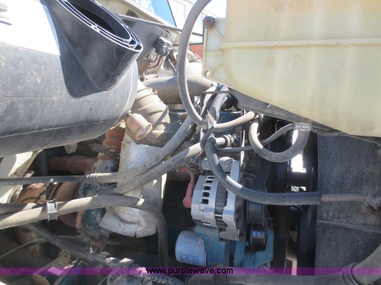 image for item F8199 2000 International 4700 Crew Cab service truck