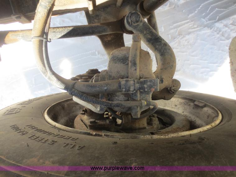 image for item F8199 2000 International 4700 Crew Cab service truck