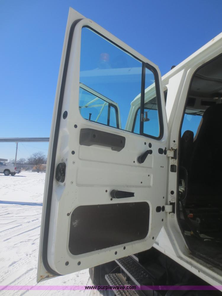 image for item F8199 2000 International 4700 Crew Cab service truck