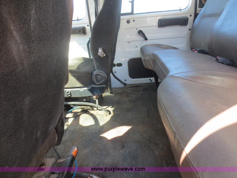 image for item F8199 2000 International 4700 Crew Cab service truck