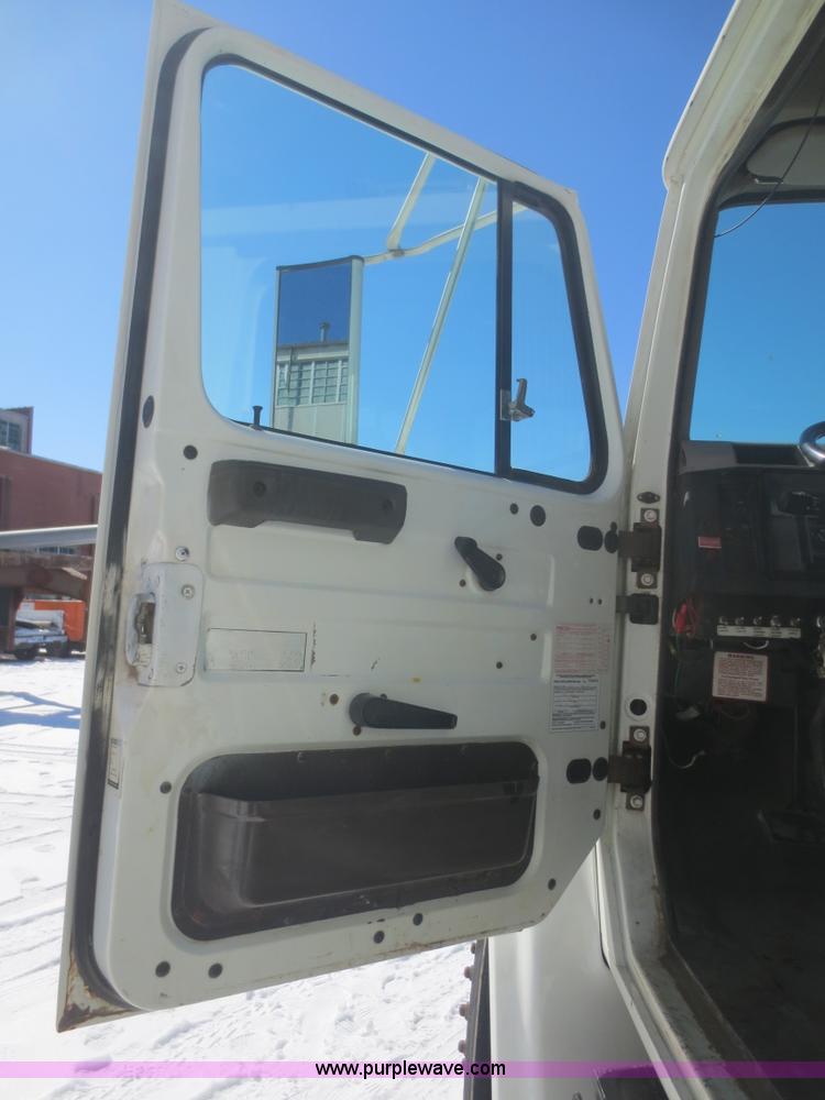 image for item F8199 2000 International 4700 Crew Cab service truck