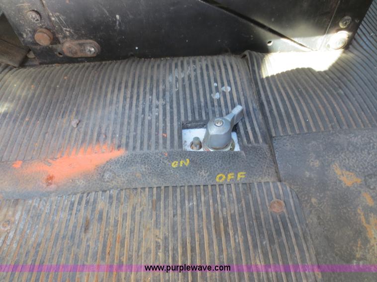 image for item F8199 2000 International 4700 Crew Cab service truck