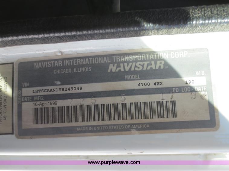 image for item F8199 2000 International 4700 Crew Cab service truck