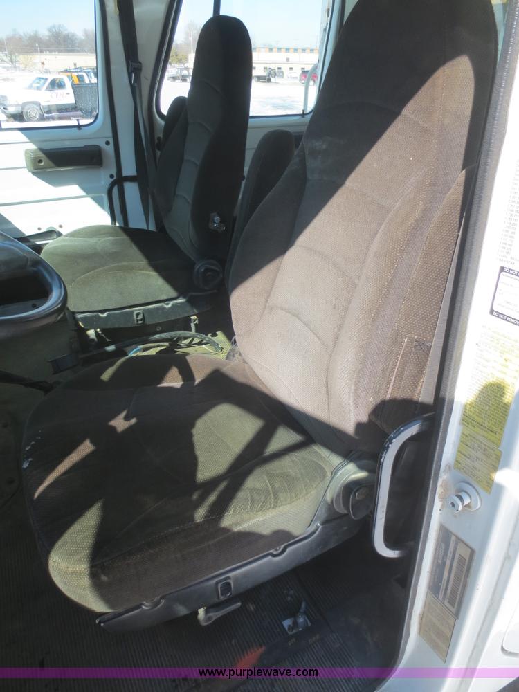 image for item F8199 2000 International 4700 Crew Cab service truck