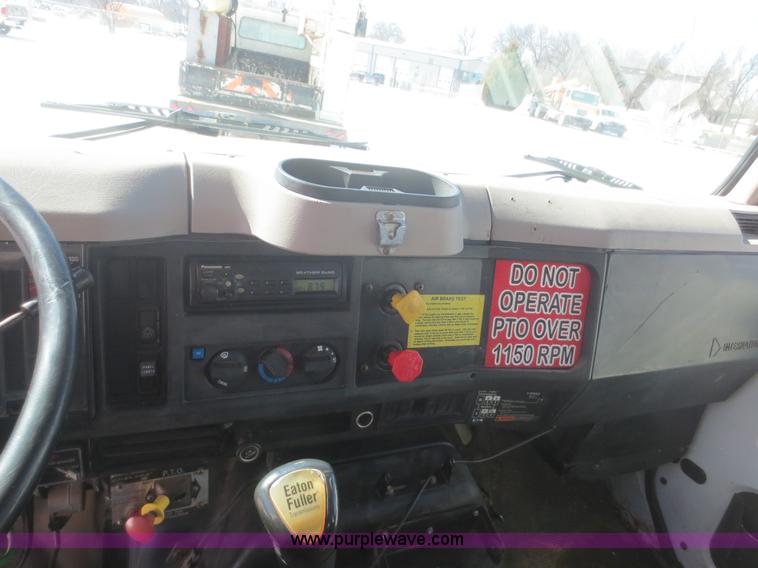 image for item F8199 2000 International 4700 Crew Cab service truck