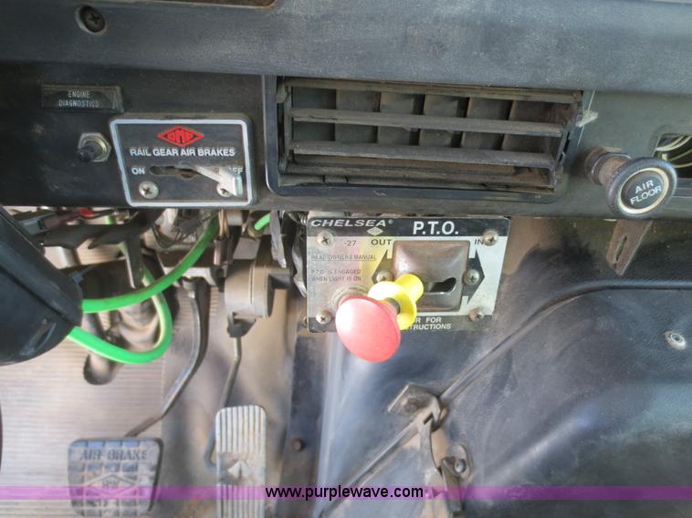 image for item F8199 2000 International 4700 Crew Cab service truck