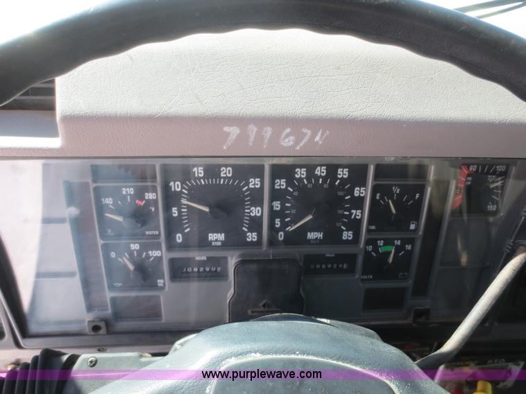 image for item F8199 2000 International 4700 Crew Cab service truck