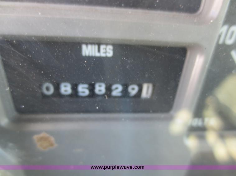 image for item F8199 2000 International 4700 Crew Cab service truck