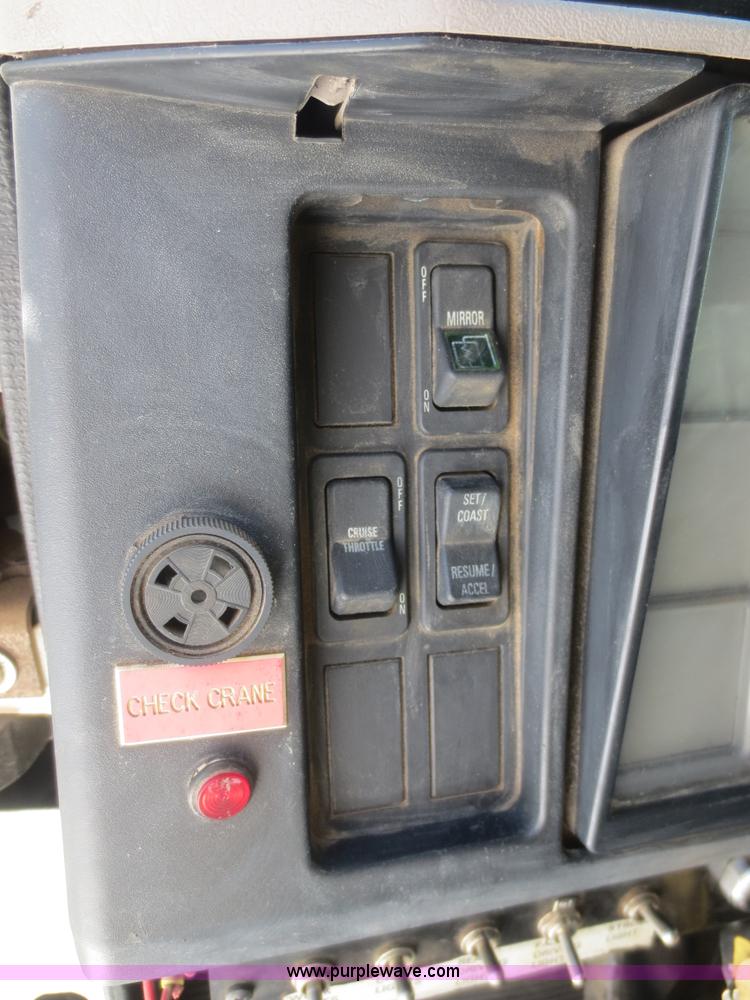 image for item F8199 2000 International 4700 Crew Cab service truck