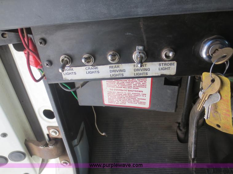 image for item F8199 2000 International 4700 Crew Cab service truck