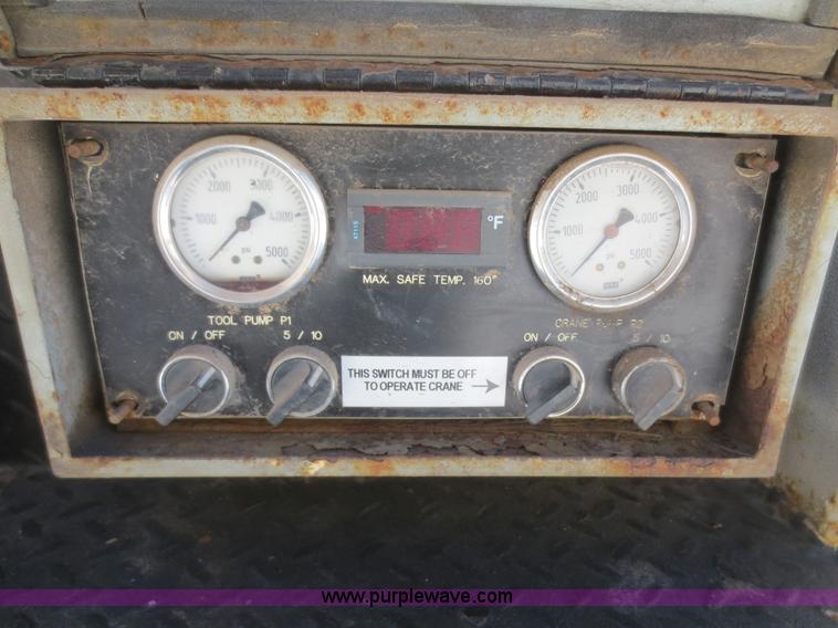 image for item F8199 2000 International 4700 Crew Cab service truck