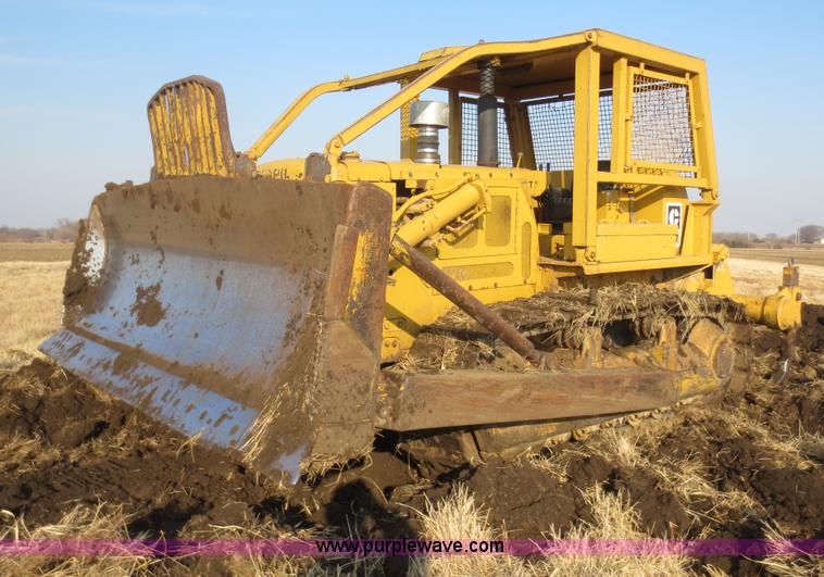 image for item F8203 1970 Caterpillar D7E dozer