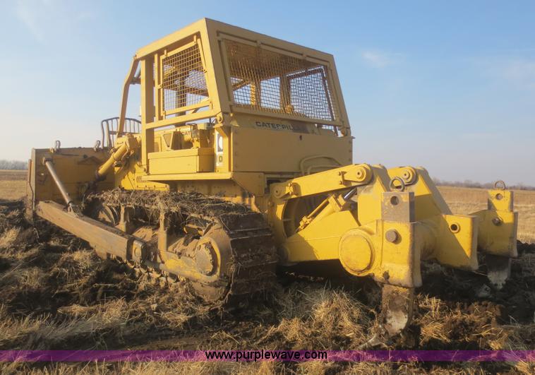 image for item F8203 1970 Caterpillar D7E dozer